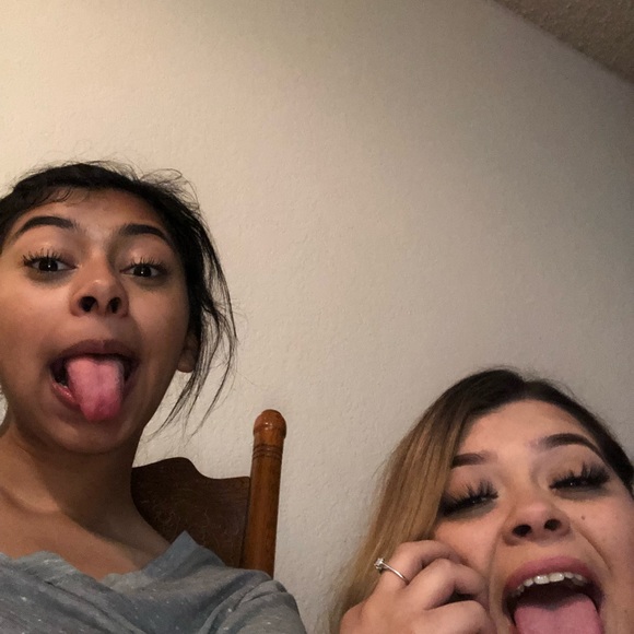 Meet your Posher, Iris - Picture 1 of 1